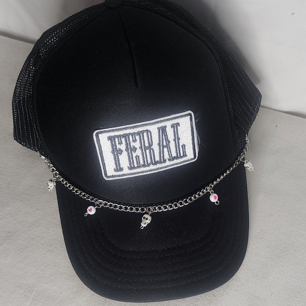 Otto Feral Patch Trucker Hat Black Mesh Snapback Skull Heart Chain Charms 39-165